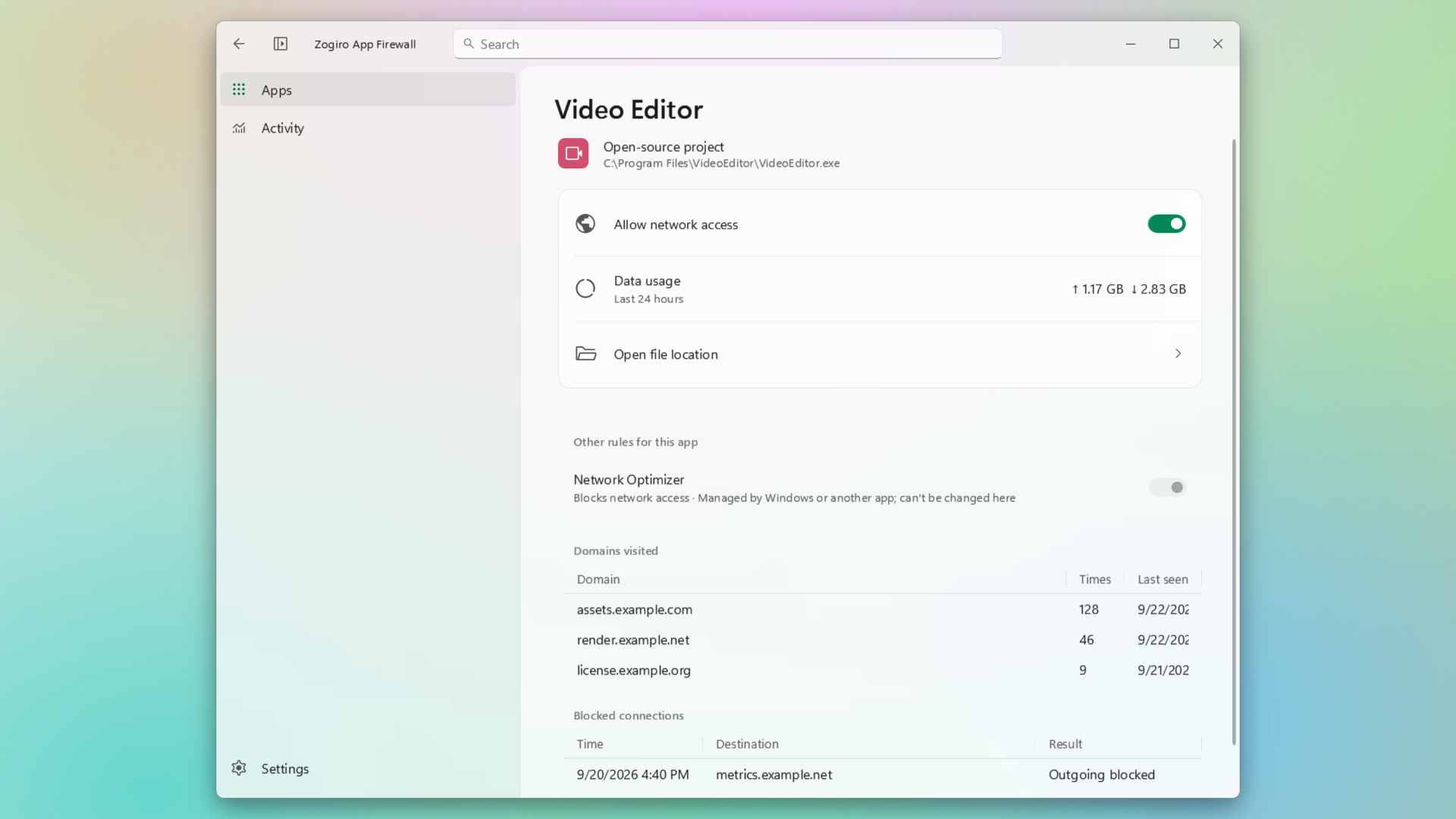 La pàgina de detalls d'un editor de vídeo amb el seu commutador de xarxa, l'ús de dades, els dominis visitats i les connexions bloquejades